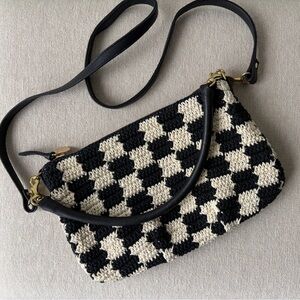 CLARE V Checked Crochet Petit Moyen Crossbody Bag